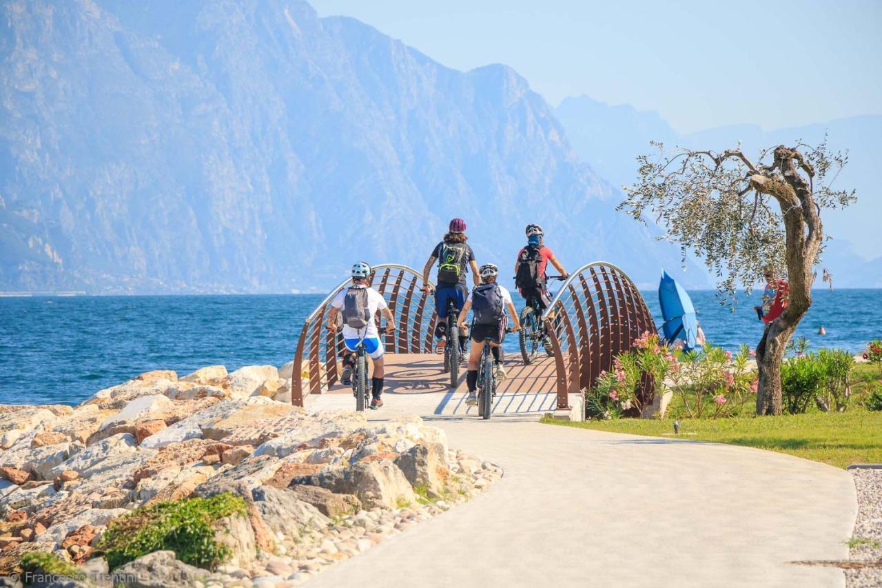 Hotel Danieli La Castellana Lago Di Garda برنزوني سول جاردا المظهر الخارجي الصورة