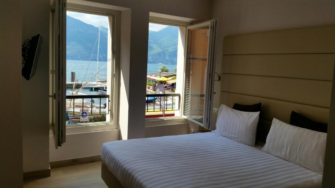Hotel Danieli La Castellana Lago Di Garda برنزوني سول جاردا المظهر الخارجي الصورة