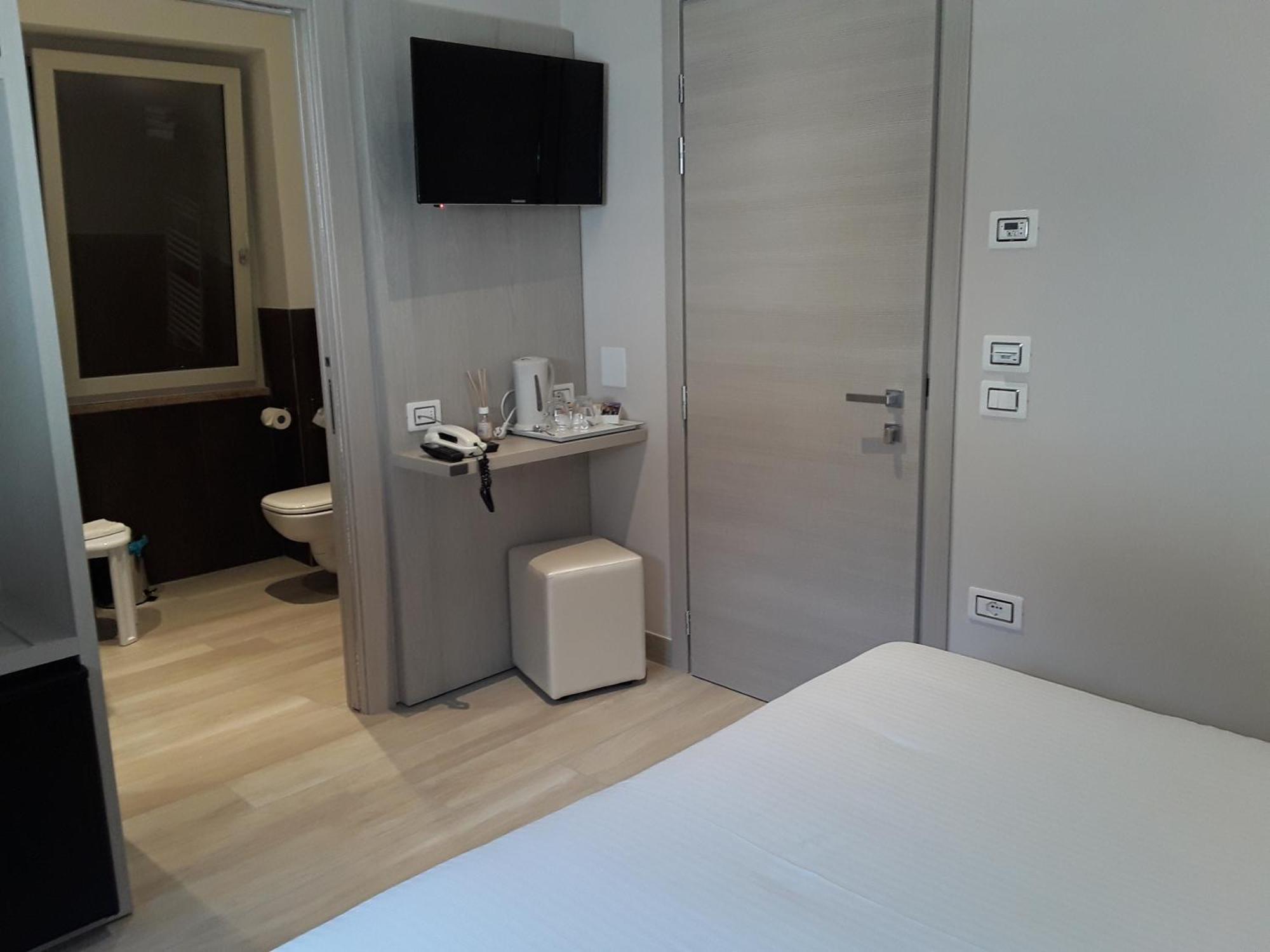 Hotel Danieli La Castellana Lago Di Garda برنزوني سول جاردا المظهر الخارجي الصورة