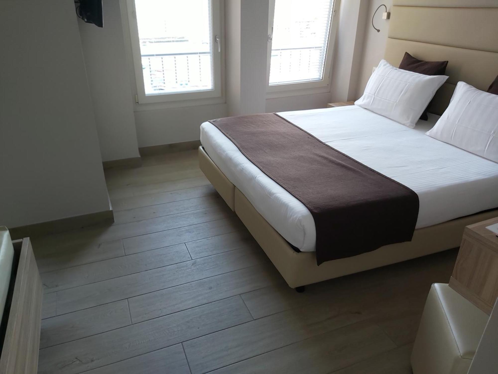 Hotel Danieli La Castellana Lago Di Garda برنزوني سول جاردا المظهر الخارجي الصورة
