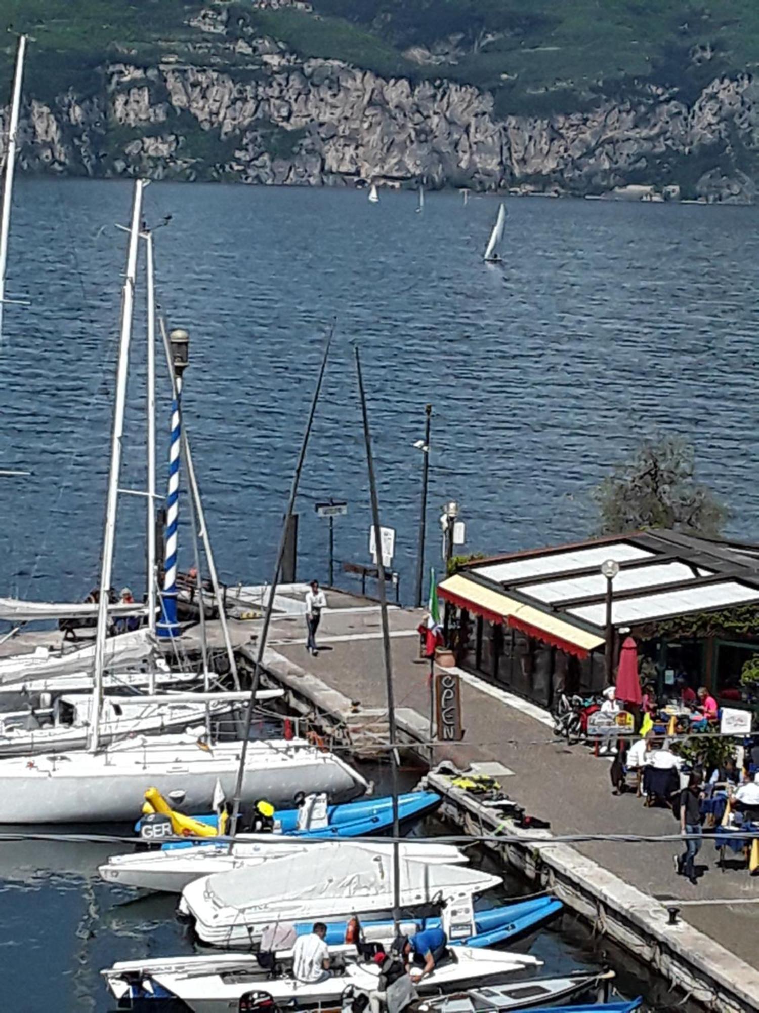 Hotel Danieli La Castellana Lago Di Garda برنزوني سول جاردا المظهر الخارجي الصورة