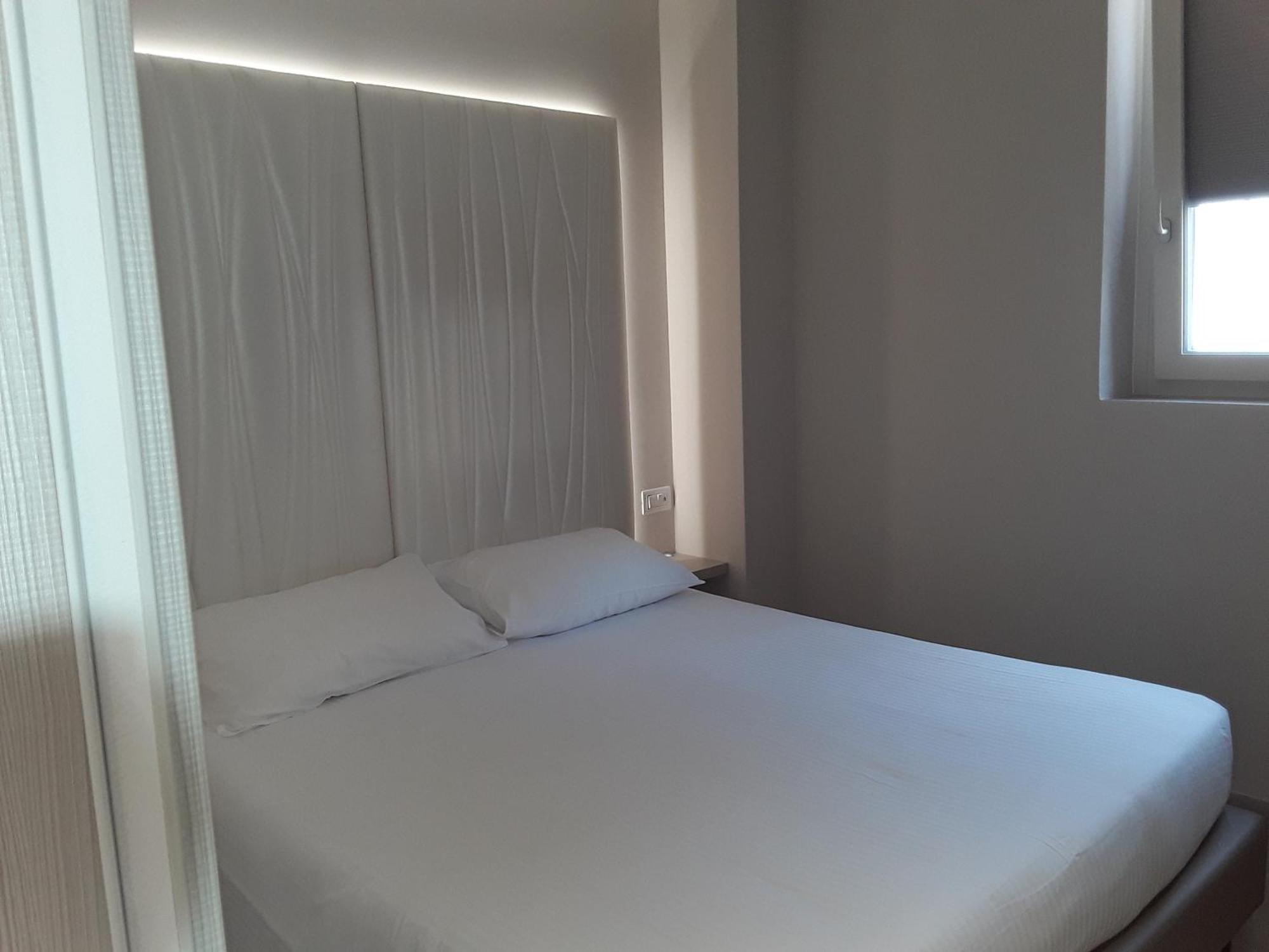Hotel Danieli La Castellana Lago Di Garda برنزوني سول جاردا المظهر الخارجي الصورة