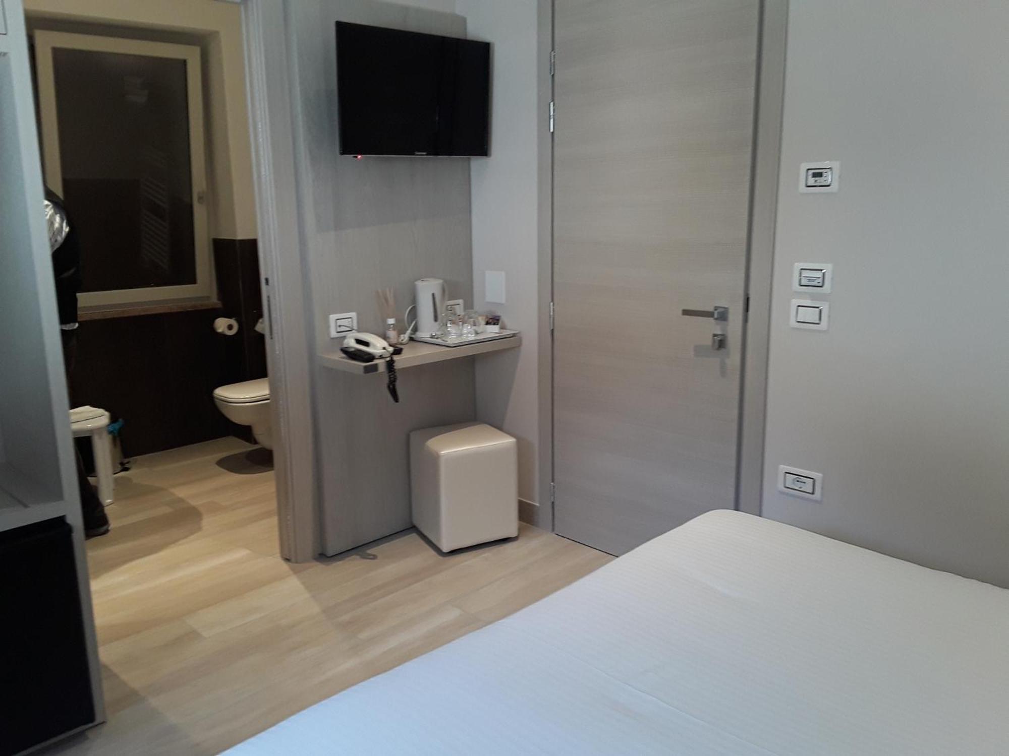 Hotel Danieli La Castellana Lago Di Garda برنزوني سول جاردا المظهر الخارجي الصورة